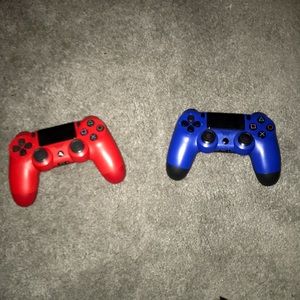 PS4 controllers